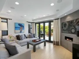 Poinsettia Palms - Chic & Luxe Patio Near Beach