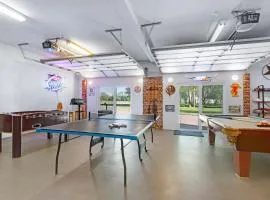 Spacious Retreat & Game Room - Sleeps 8