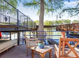 Amazing Lakefront Escape - A Stunner For Sleeps 14