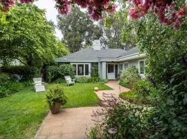 Montecito Retreat - Walk to Beach Near Downtown