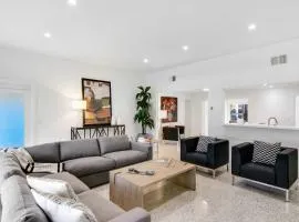 La Casa Blanca - Minutes from the Beach