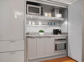 Luxury Condo steps to Rockefeller Center，位于纽约的酒店