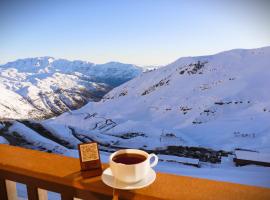 HOM I Valle Nevado SKI IN y OUT FrenteALaCordillera，位于Lo Barnechea的酒店