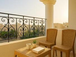 Beit Ahlam Quiet Duplex Villa with Terrace and Scenic View near Umm Qais Ruins，位于乌姆盖斯的乡村别墅