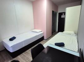 M旅舍，位于马里博尔的酒店