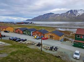 Koselig rekkehus i Longyearbyen，位于朗伊尔城的住宿