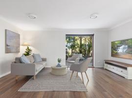 Stylish 3-Bed Newport Stay with Balcony，位于纽波特的酒店
