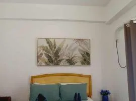 Amani Grand Resort and Residences - Pool View Room 333B Free wifi, netflix, pool and gym house, 3mins to Mactan Cebu International Airport