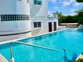 See Belize RELAXING Sea View Studio with Infinity Pool & Overwater Deck