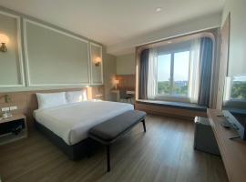 Mayflower Grande Suite Hotel，位于彭世洛的酒店