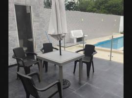CASA QUINTA INCRIEBLE EN RICAURTe CUNDINAMARCA，位于Nilo的酒店