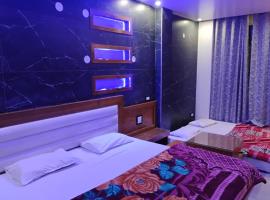 Hotel Dhan Luxmi，位于Tārna的酒店