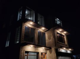 Hotel drass heights，位于Drās的酒店