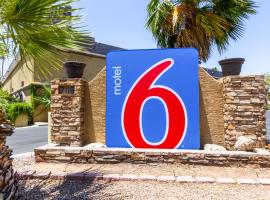 Motel 6 Glendale Phoenix，位于格伦代尔的酒店