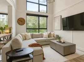Luxurious and Stylish 2 Bedroom Metropolitan Residence