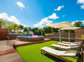 Luxe villa for 8 - Private Pool -AC -BBQ Area - Patio - 160Mbps - Olives - Palm - vineyard