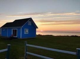 Coastal Charm Beach Nearby - Chalet Poirier，位于法蒂玛的带停车场的酒店