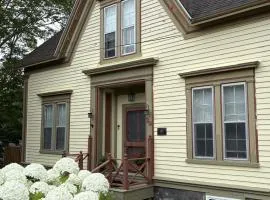 Downtown Digby-Harborview Heritage House 1838-King Suite