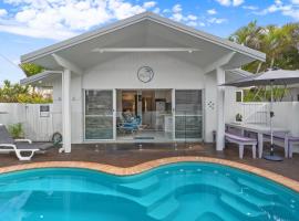 Barefoot in Lennox- Beachfront Pool，位于伦诺克斯角的酒店