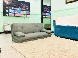 Chic 4BR 15 Pax Euro-Inspired Home, Malolos