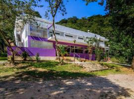 Casa Bacarirá - Floresta com Yoga e Café da Manhã Vegano，位于坎布里的旅馆