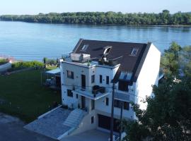 Duna Corner Panzió，位于Verőce的酒店