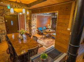 箱根シャレー コンビニ近く 海賊船に乗ろう 徒歩3分で富士山ビュー 箱根中心，位于箱根的木屋