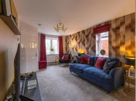 Stunning and Bright 3-bed Home in Nottingham by Renzo, Free Parking, Next to M1!