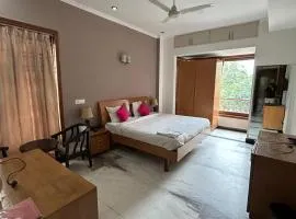 Hotel Corporate Crest - Golf Course Road