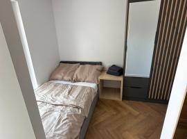 Nowa Apartmenty - parking lotniskowy，位于Palędzie的酒店