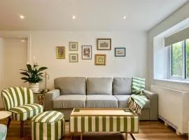 Delightful 2 bed detached bungalow Cotswolds edge