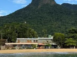 Abraão Beach Suítes