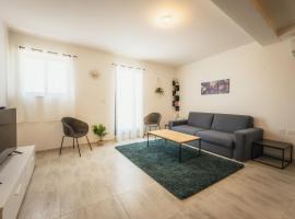 Stylish 3BR Gozo Escape with Wifi & Homey Touches!，位于Taʼ Ħamet的酒店