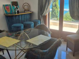 Penthouse Ipsos Marina，位于阿普索斯的酒店