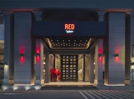 Radisson RED Phuket Patong Beach，位于芭东海滩的酒店