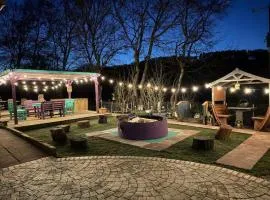 Shotts Luxury 5-Bed Retreat Sleeps 19 & Hot Tub
