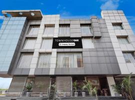 Super Townhouse Oak Agra Fort Formerly BB Grand，位于Dayāl Bāgh的酒店