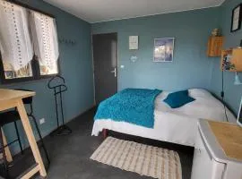 Chambre spacieuse climatisée sur la route des plages
