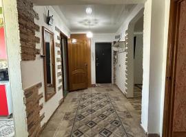 Двухкомнатная уютная квартира，位于Kyzylorda的自助式住宿