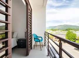 Apto con balcón vista amanecer