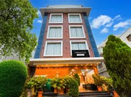 Super Townhouse Near Marine Drive