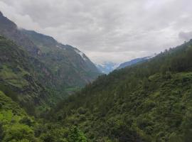 Garur Ganga Resorts & Heritage，位于Pīpalkoti的酒店