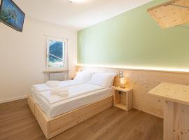 Comune Rustico Sport Hotel，位于阿尔塔泰尔梅的酒店