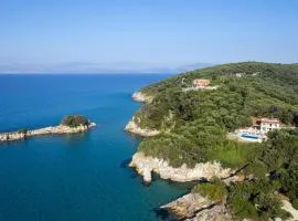 Beachfront Villa Seasun by PosarelliVillas