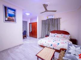 Lush View Hotel，位于Ashaiman的酒店