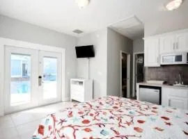 Across Beach, Pool, Pool Table,Ping Pong, Golf Cart Rental, Amazing Yard, 7 BR