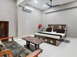 HOTEL O YASH RAJ PALACE，位于Rāe Bareli的酒店