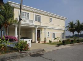 Luxury bungalow by the sea，位于波德申的酒店