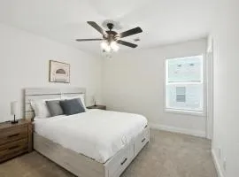 Arte Luxury townhomes B1 I Comfy 2 Bed 25 Bath