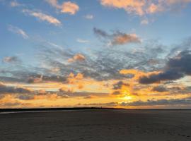 Strandhuisje Anna dicht bij de zee，位于奥德多普的酒店